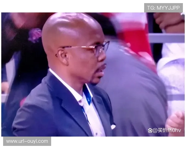 威金顿压哨三分，广州队半场稳住优势